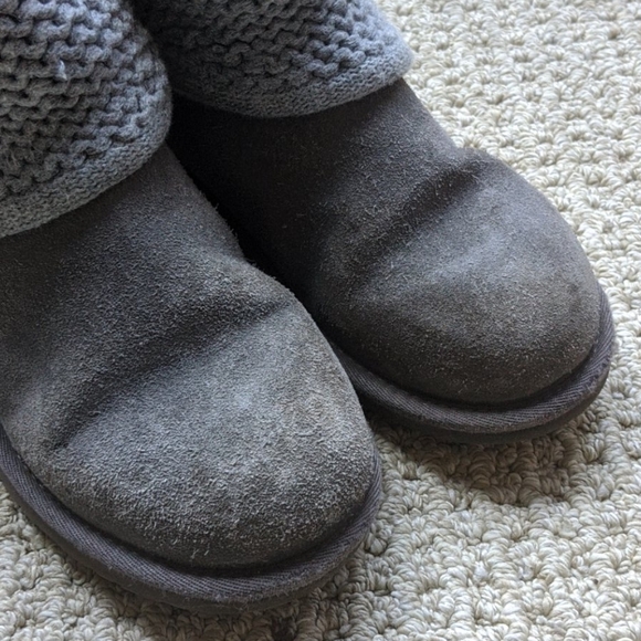 UGGs Size 4 - Picture 2 of 6